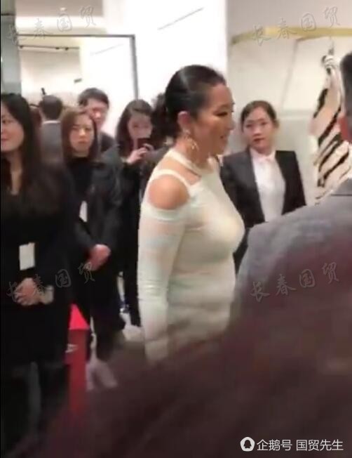 Từ một mỹ nhân tài sắc vẹn toàn, Củng Lợi giờ đây phát tướng ở tuổi 52